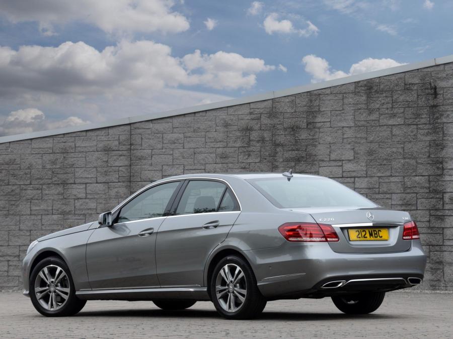  Mercedes-Benz E220 CDI 2013 года  (UK) (фото 12 из 16)